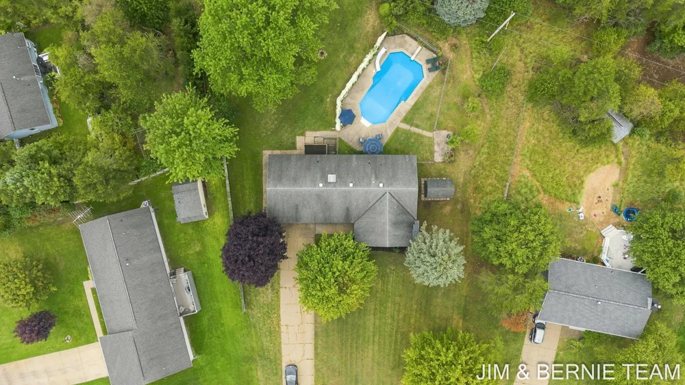 18019 Mohawk Drive Spring Lake, MI 49456