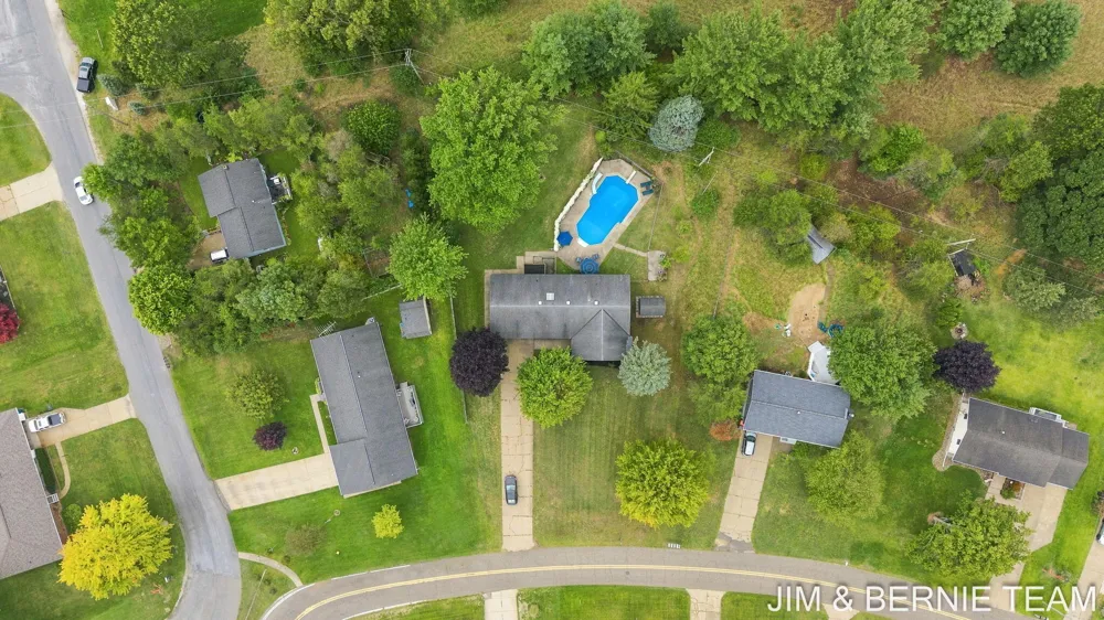 18019 Mohawk Drive Spring Lake, MI 49456