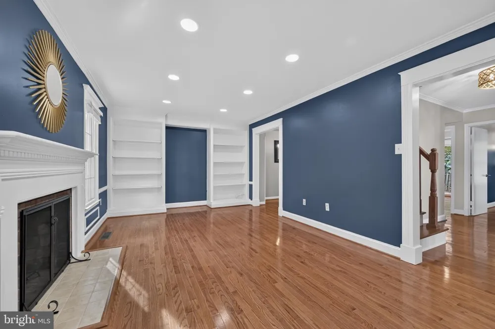 11870 ABERCORN COURT Reston, VA 20191