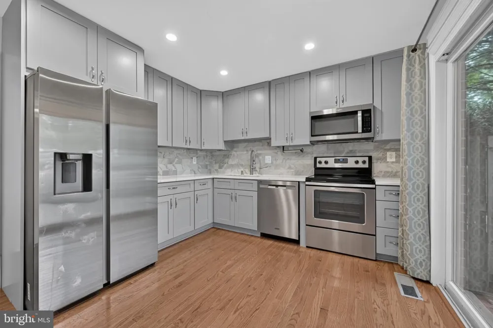 11870 ABERCORN COURT Reston, VA 20191