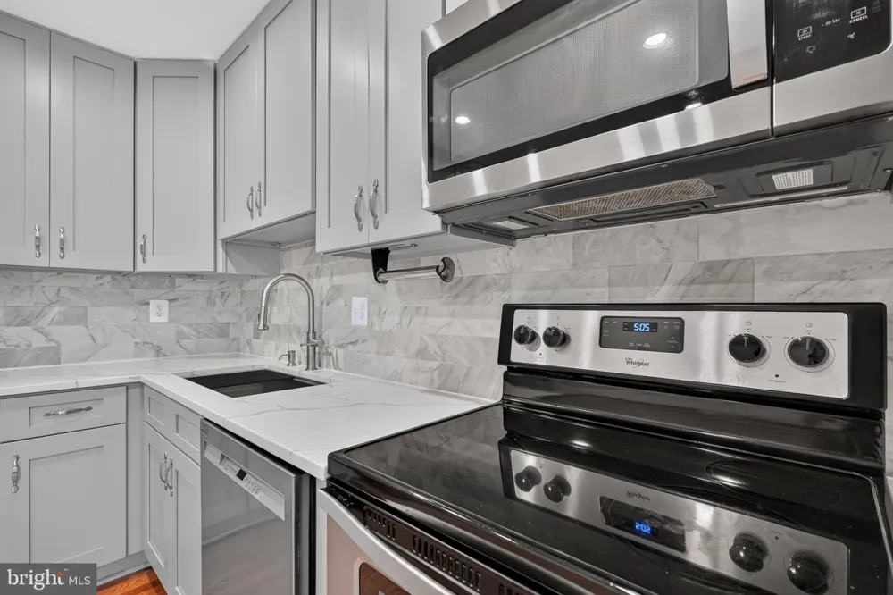 11870 ABERCORN COURT Reston, VA 20191