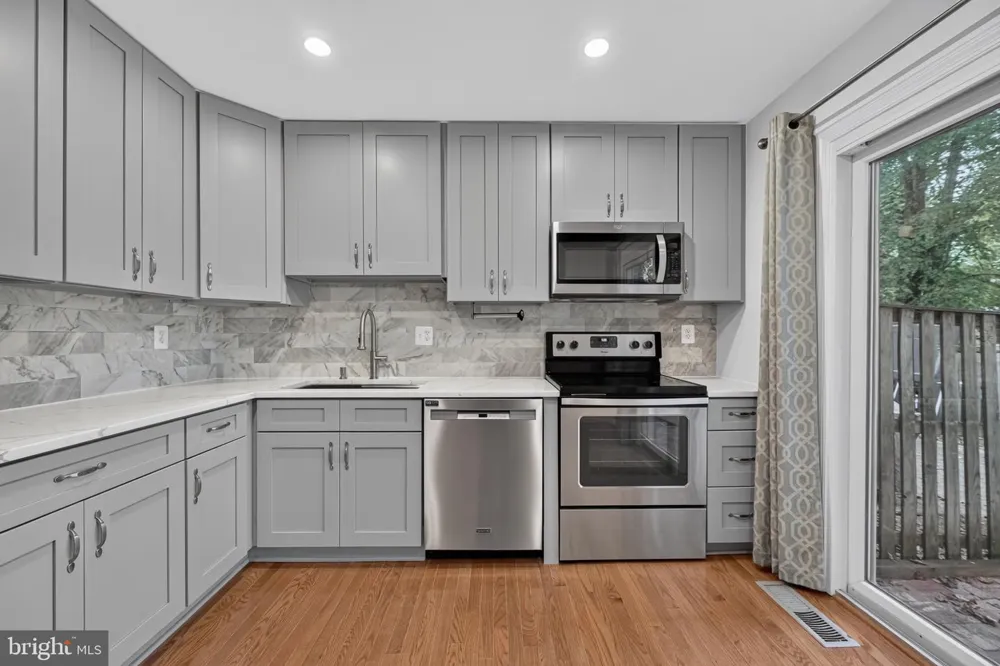 11870 ABERCORN COURT Reston, VA 20191