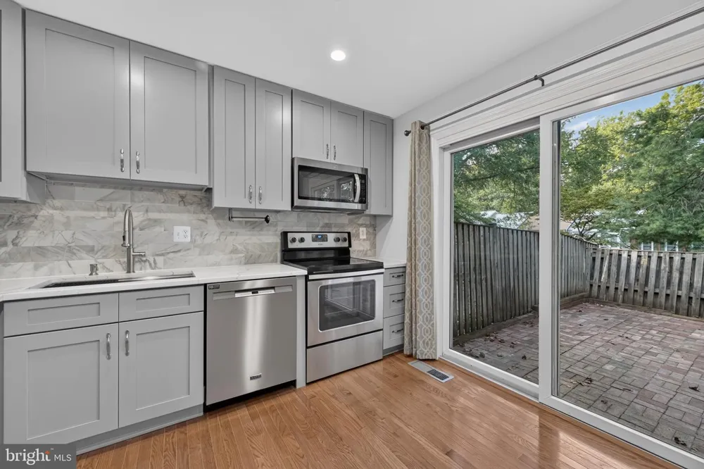 11870 ABERCORN COURT Reston, VA 20191
