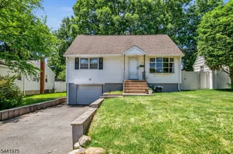 101 Pinecrest Ter