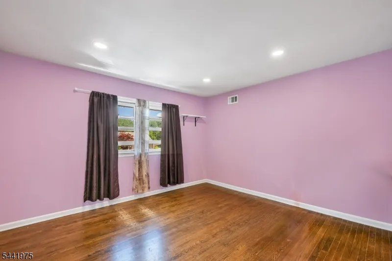 101 Pinecrest Ter Wayne, NJ 07470