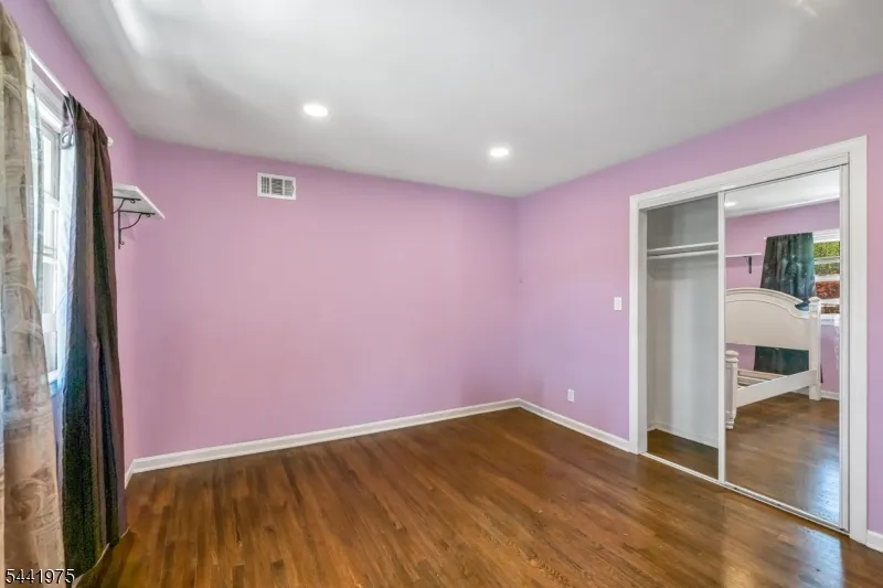 101 Pinecrest Ter Wayne, NJ 07470