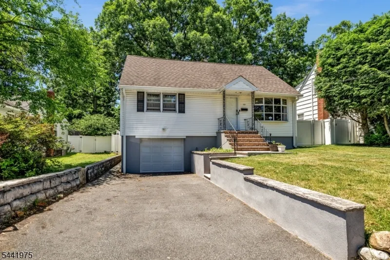 101 Pinecrest Ter Wayne, NJ 07470