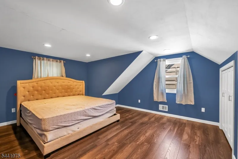 101 Pinecrest Ter Wayne, NJ 07470