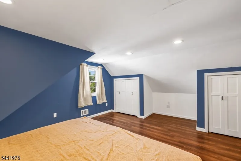 101 Pinecrest Ter Wayne, NJ 07470