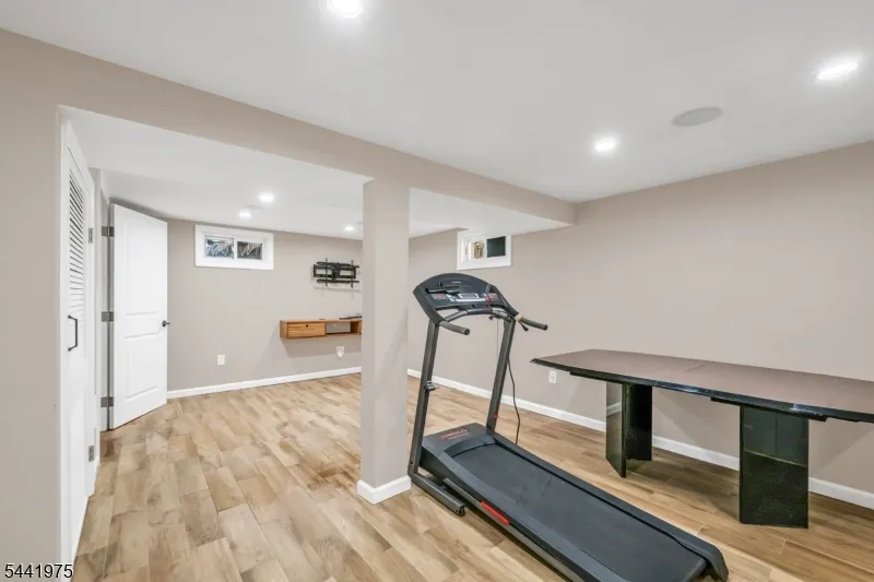 101 Pinecrest Ter Wayne, NJ 07470