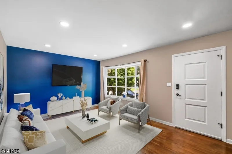 101 Pinecrest Ter Wayne, NJ 07470