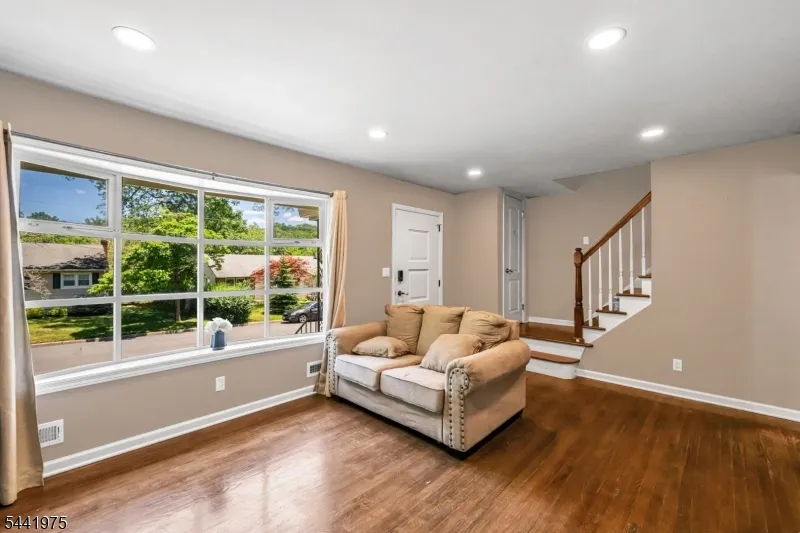 101 Pinecrest Ter Wayne, NJ 07470