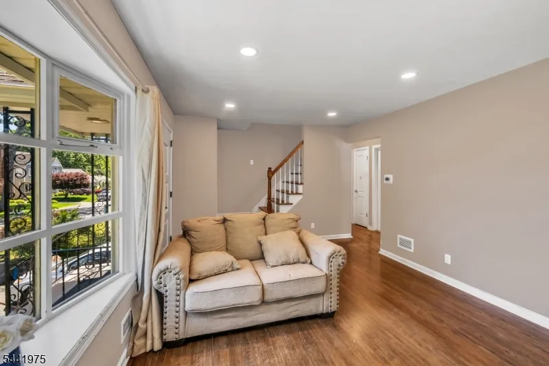 101 Pinecrest Ter Wayne, NJ 07470