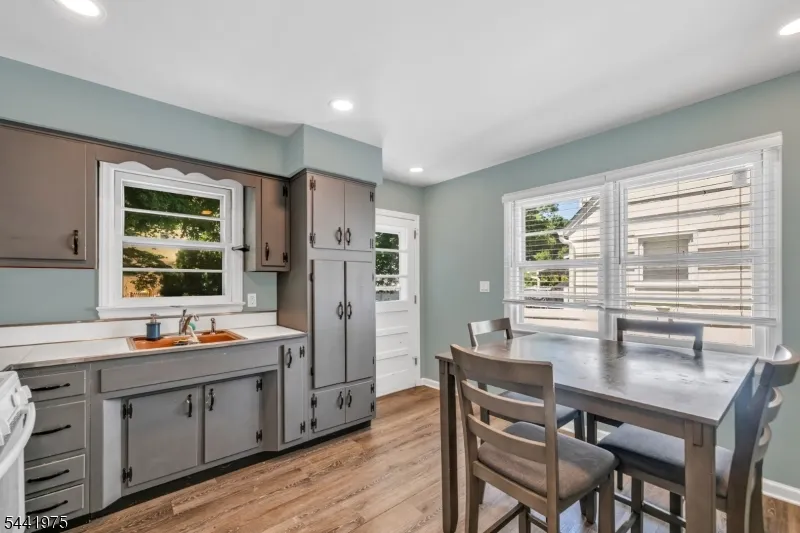 101 Pinecrest Ter Wayne, NJ 07470