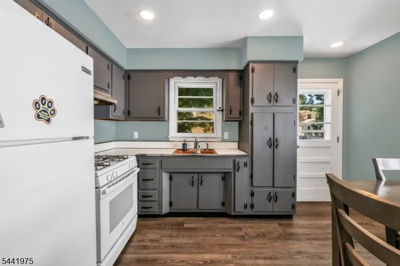 101 Pinecrest Ter Wayne, NJ 07470