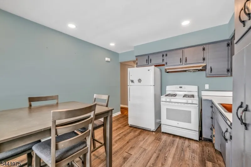101 Pinecrest Ter Wayne, NJ 07470