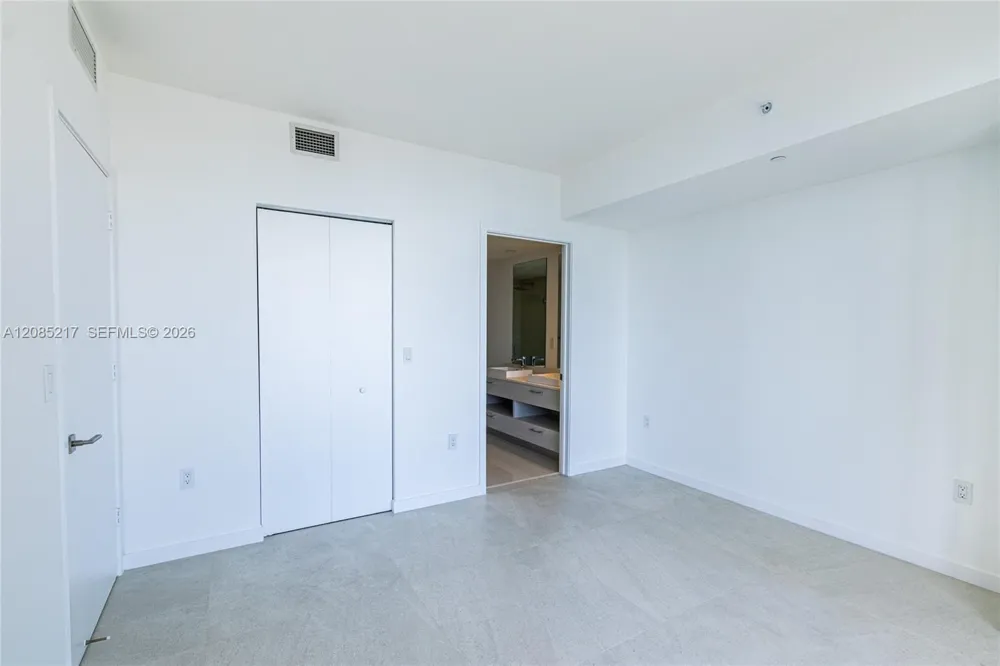 45 SW 9th St #3302 Miami, FL 33130
