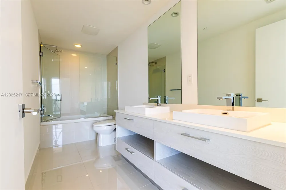 45 SW 9th St #3302 Miami, FL 33130