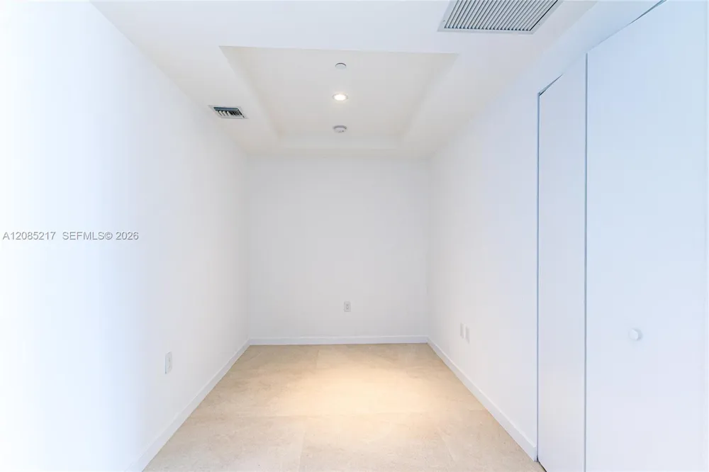 45 SW 9th St #3302 Miami, FL 33130
