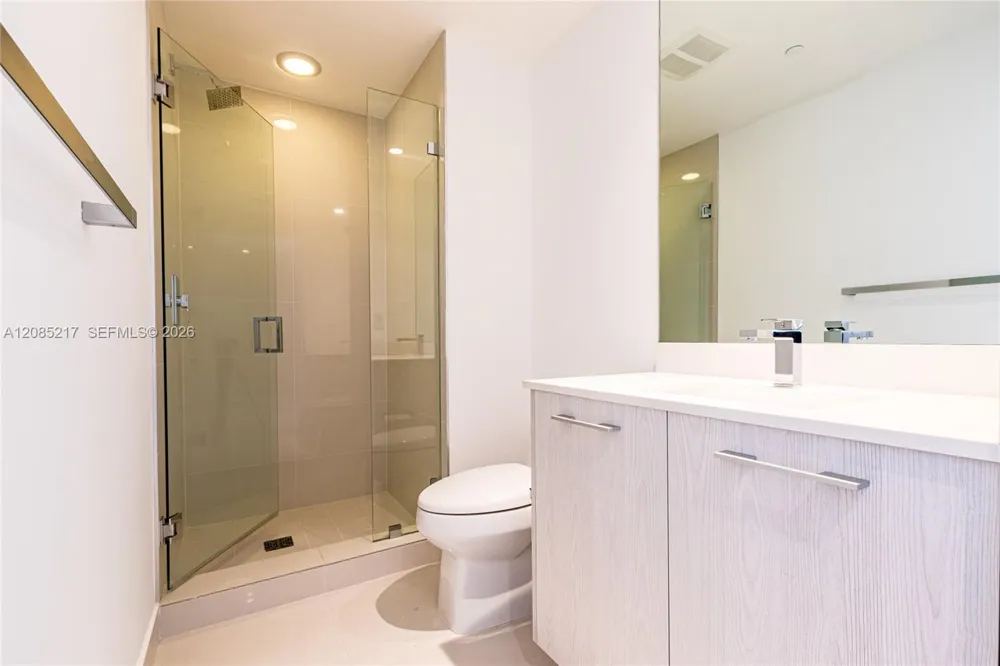 45 SW 9th St #3302 Miami, FL 33130