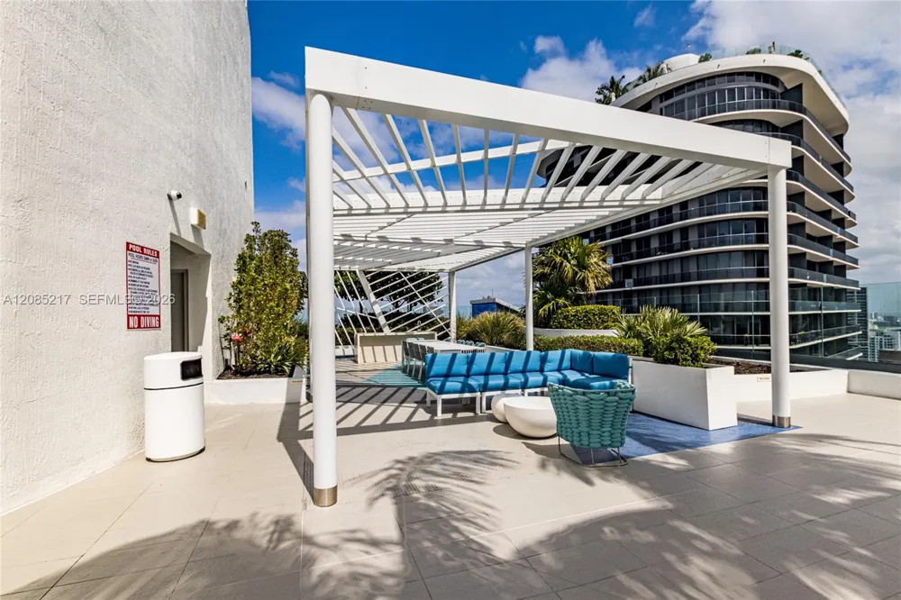 45 SW 9th St #3302 Miami, FL 33130