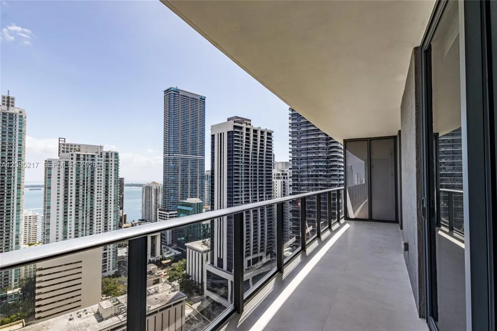 45 SW 9th St #3302 Miami, FL 33130