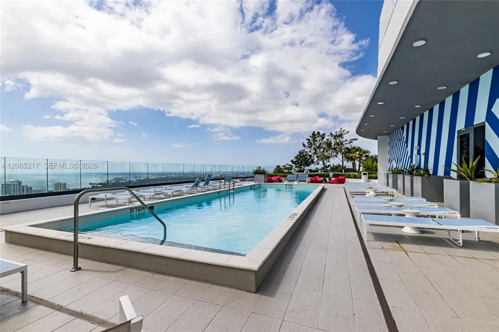 45 SW 9th St #3302 Miami, FL 33130