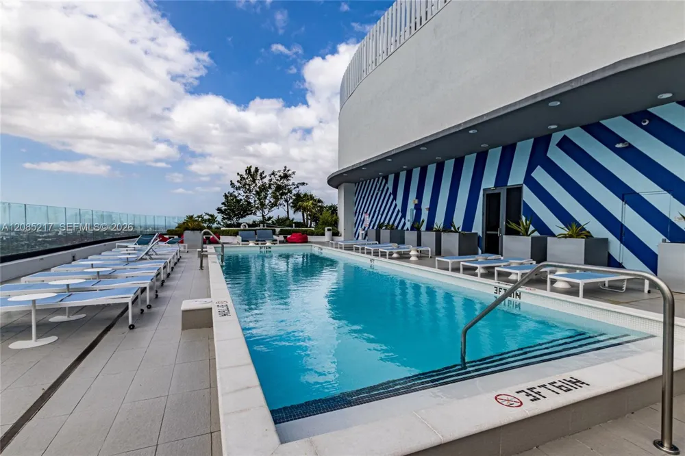 45 SW 9th St #3302 Miami, FL 33130