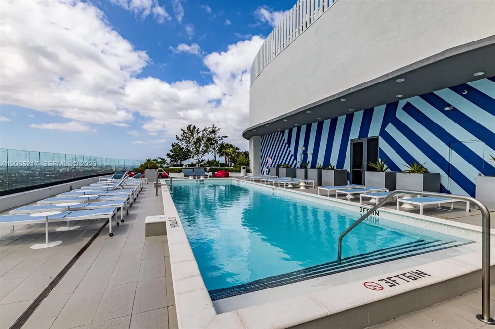 45 SW 9th St #3302 Miami, FL 33130