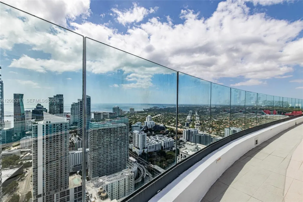 45 SW 9th St #3302 Miami, FL 33130
