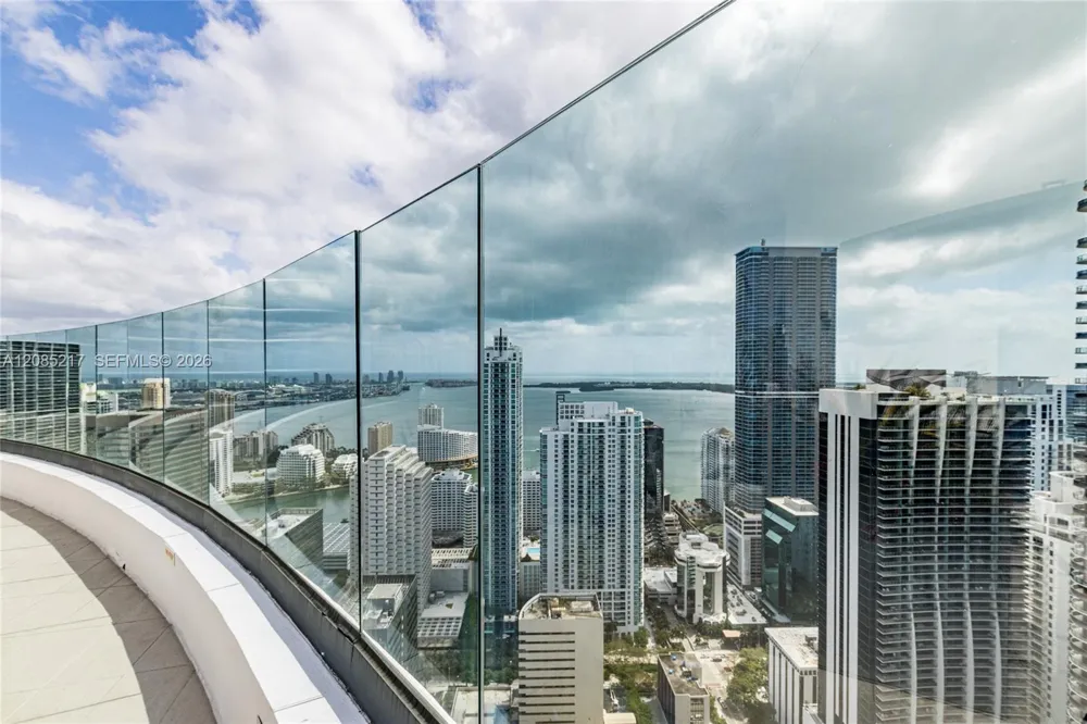 45 SW 9th St #3302 Miami, FL 33130