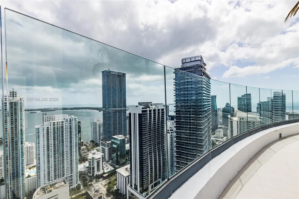 45 SW 9th St #3302 Miami, FL 33130