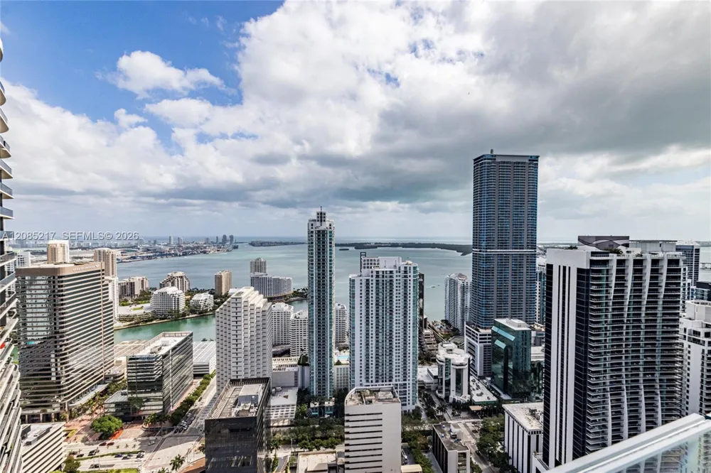 45 SW 9th St #3302 Miami, FL 33130