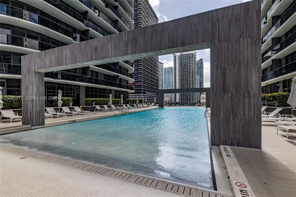 45 SW 9th St #3302 Miami, FL 33130