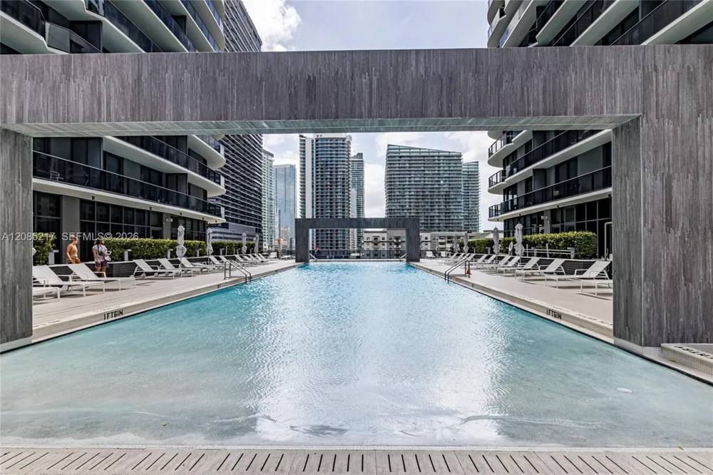 45 SW 9th St #3302 Miami, FL 33130