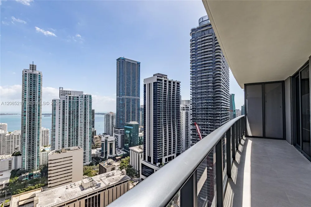 45 SW 9th St #3302 Miami, FL 33130