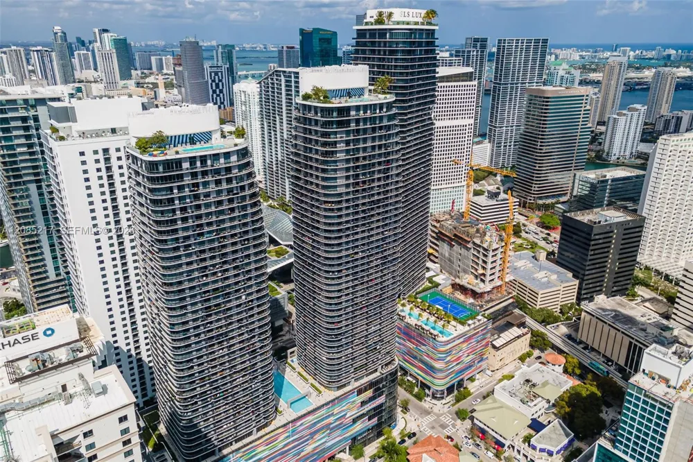 45 SW 9th St #3302 Miami, FL 33130