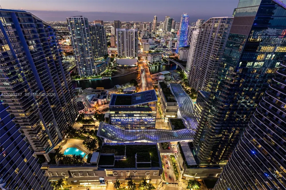 45 SW 9th St #3302 Miami, FL 33130