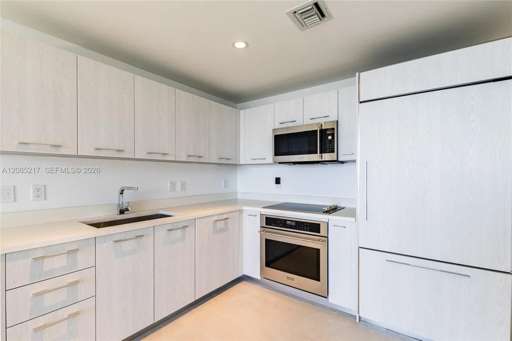 45 SW 9th St #3302 Miami, FL 33130