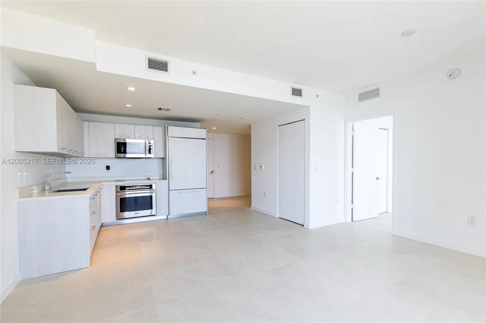 45 SW 9th St #3302 Miami, FL 33130