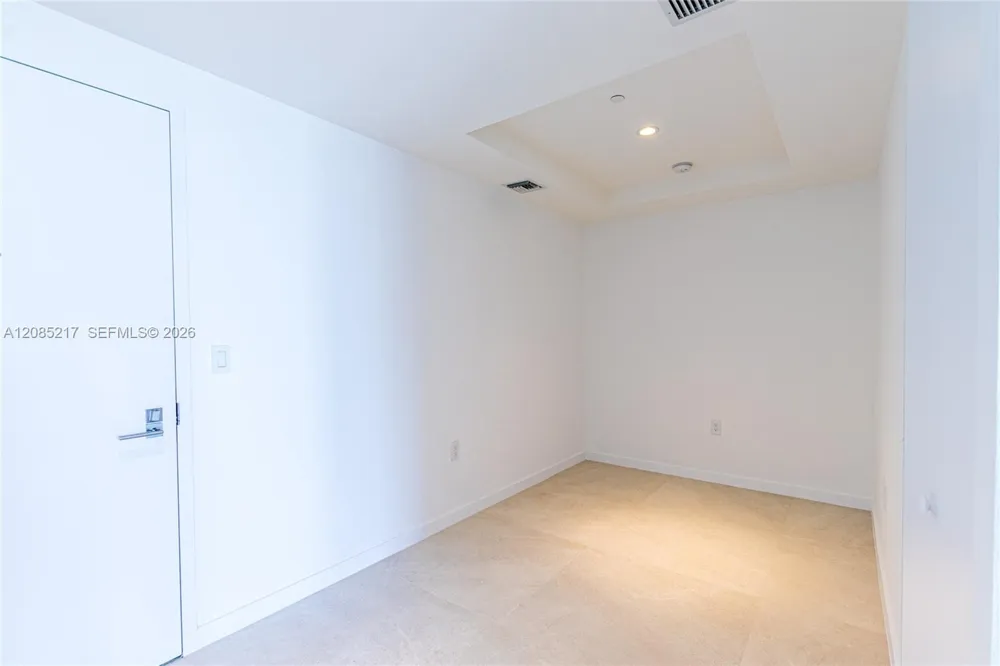 45 SW 9th St #3302 Miami, FL 33130