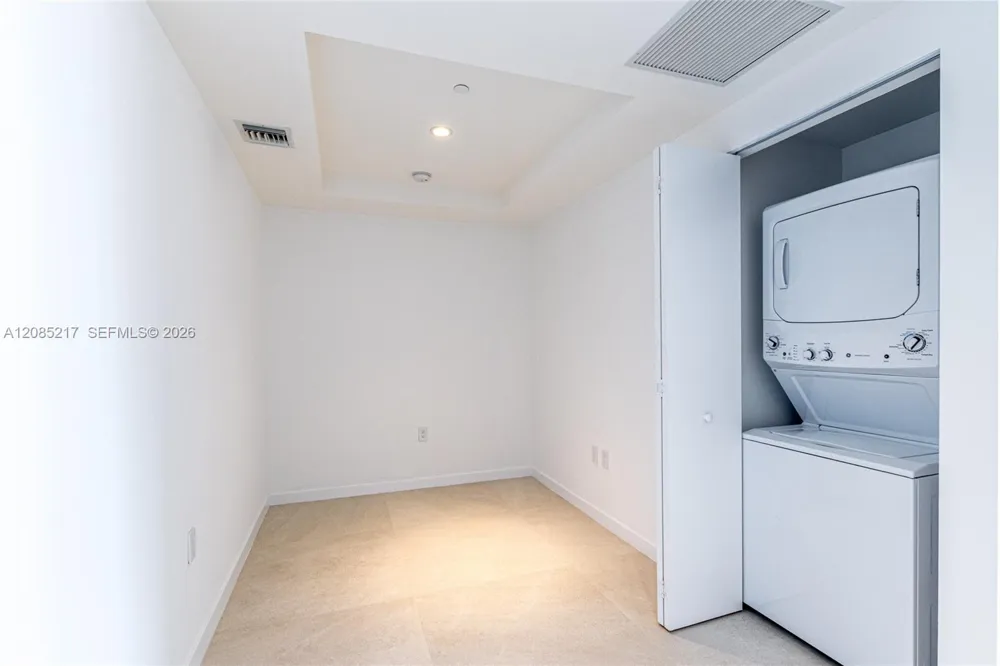45 SW 9th St #3302 Miami, FL 33130