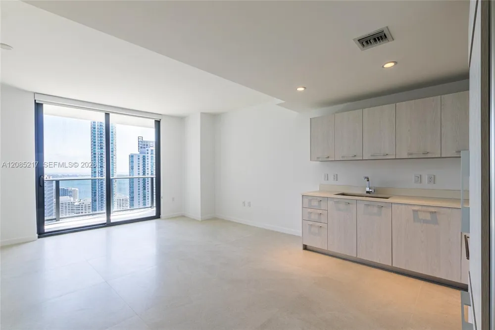 45 SW 9th St #3302 Miami, FL 33130