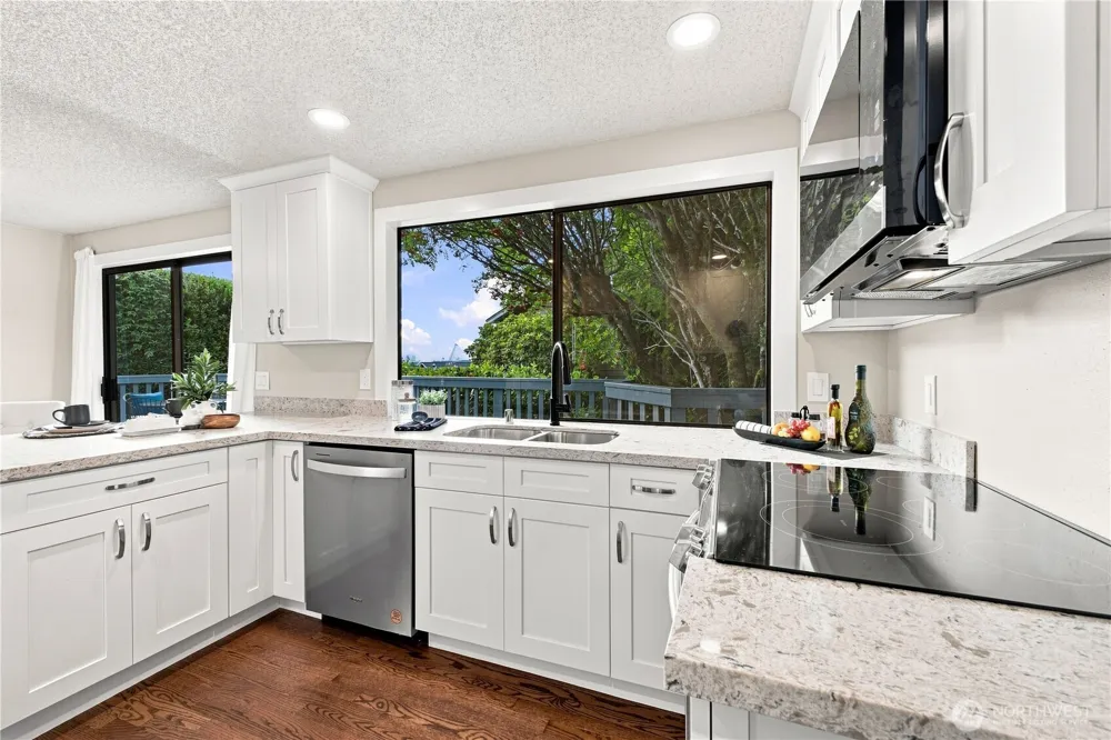 28650 11th Avenue S Federal Way, WA 98003