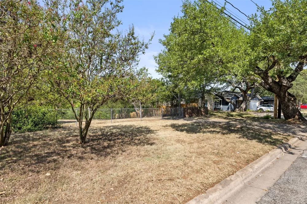 4706 Roundup Trail Austin, TX 78745