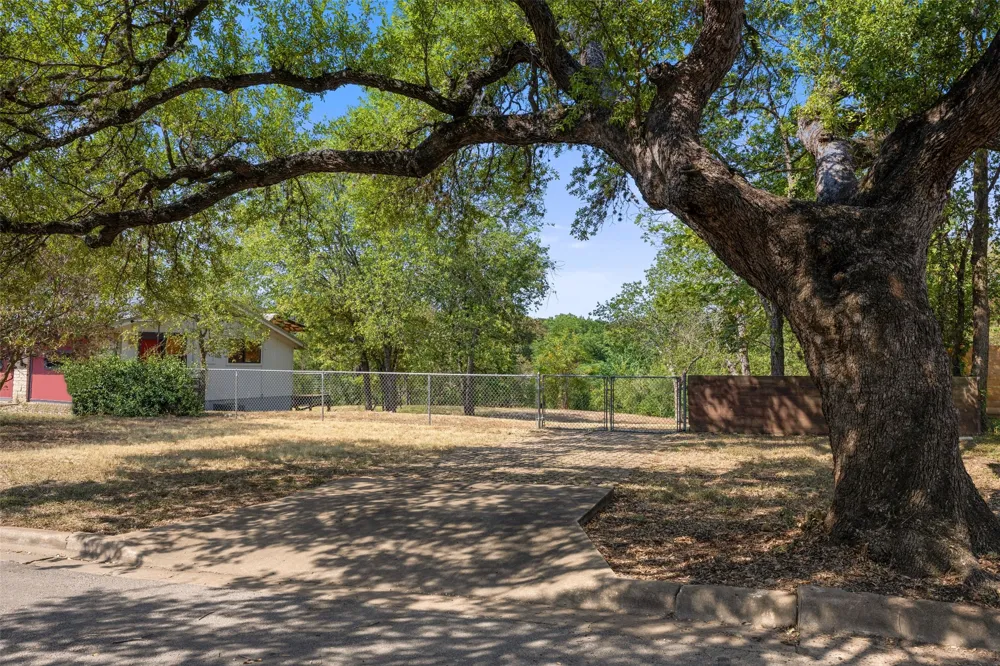 4706 Roundup Trail Austin, TX 78745