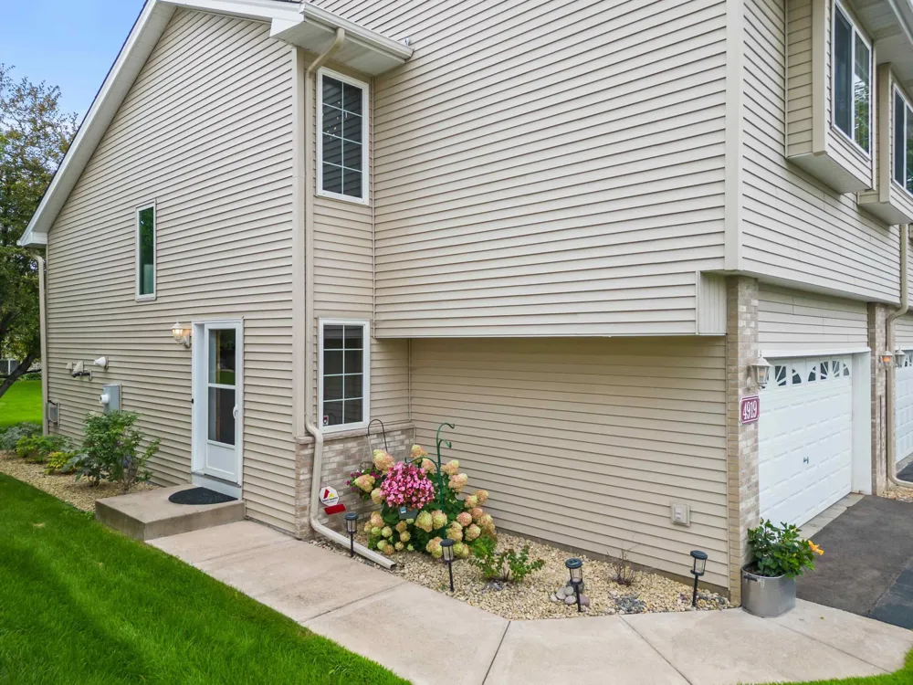 4919 132nd Way Hugo, MN 55038