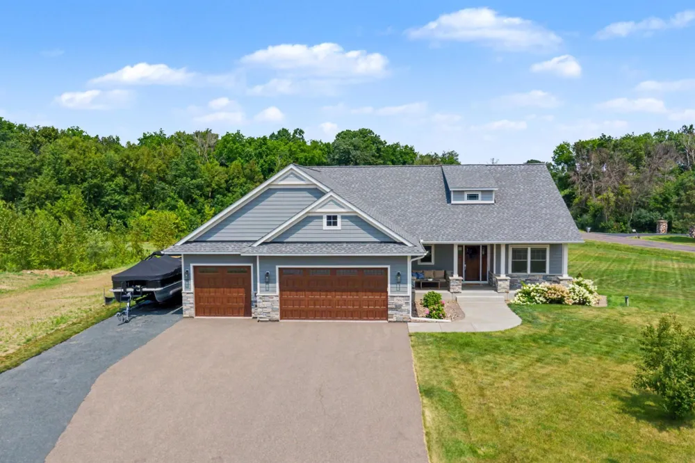 7592 255th Street Wyoming, MN 55092
