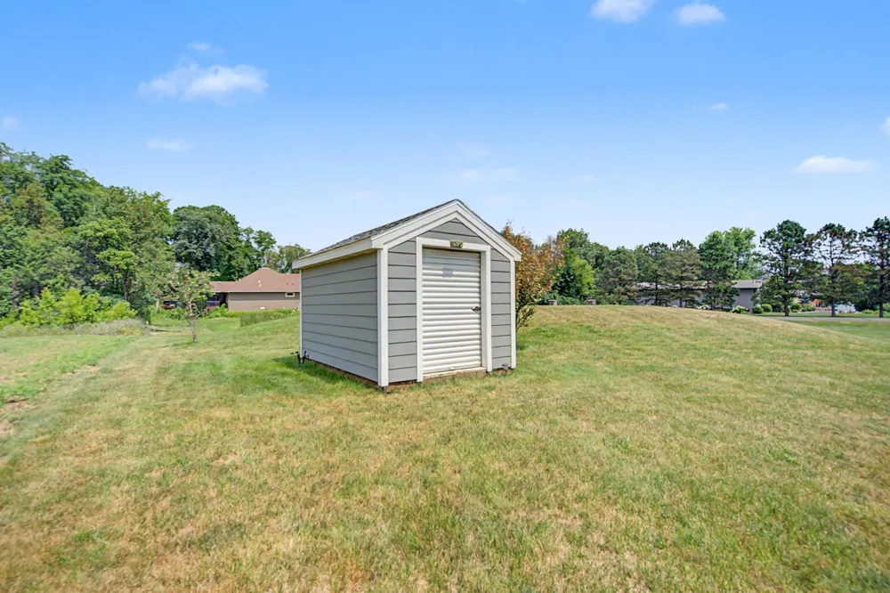 7592 255th Street Wyoming, MN 55092