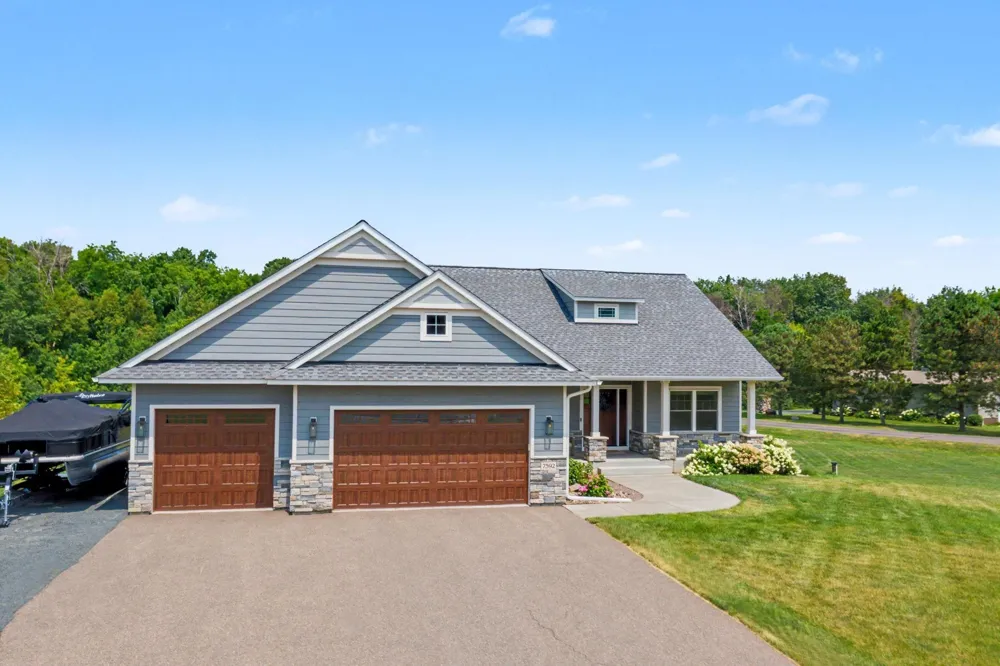 7592 255th Street Wyoming, MN 55092